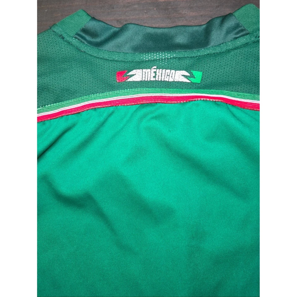 Camiseta deportiva verde de fútbol con parche bordado de México para hombre Foto 3 de 4