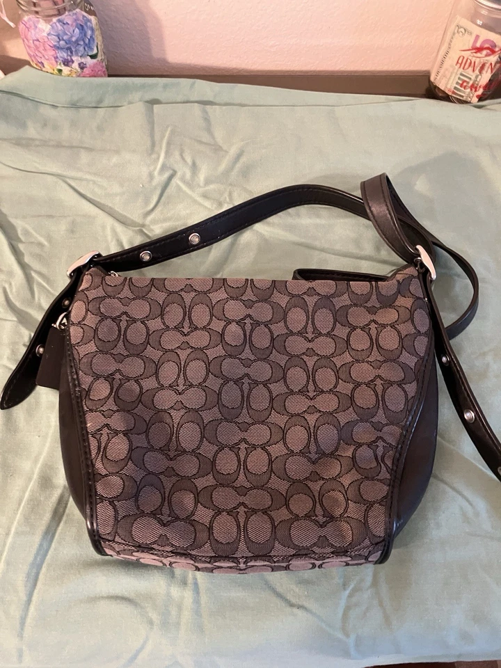 Coach Women's Clutch Purse with Strap and Zipper Closure Grey And Black - Image 2 of 4