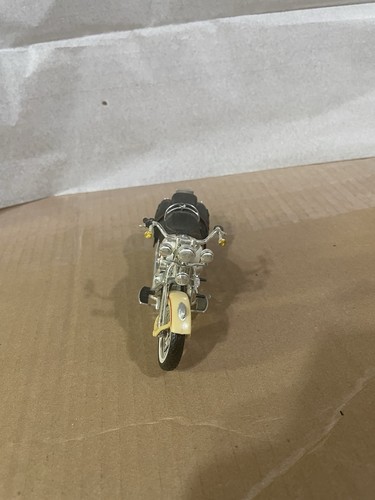 Maisto 1/18 Scale Harley Davidson Diecast Motorcycle - Picture 3 of 5