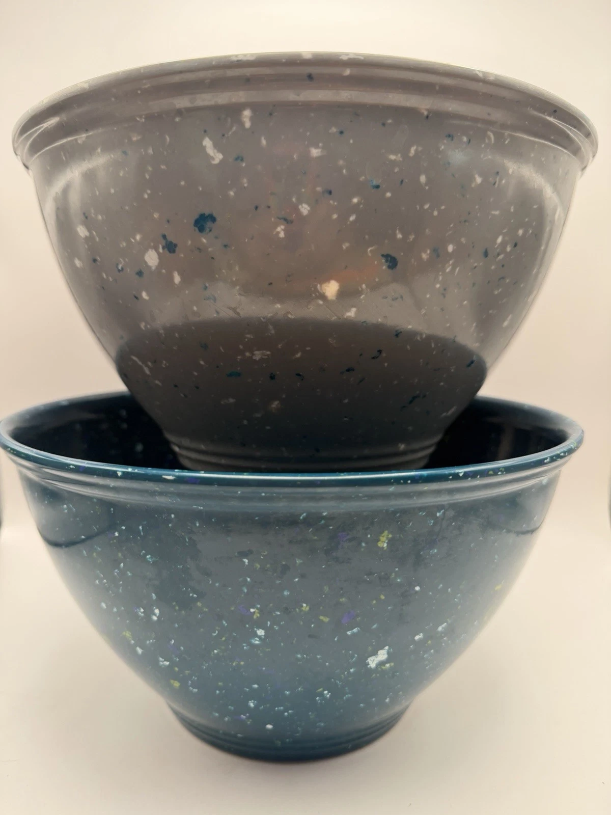 2 Rachel Ray Mixing / Garbage Bowls. Teal And Gray Confetti Bowls. 100% Melamine
Opens in a new wind