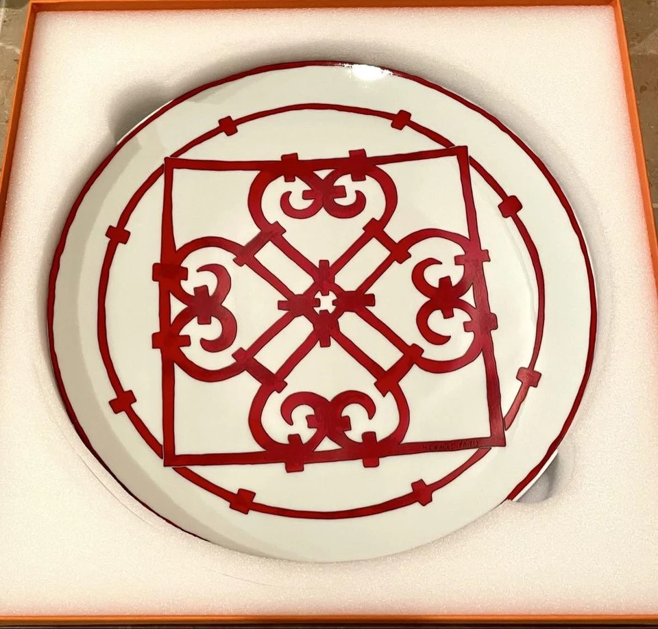 Plato de Cena Hermes Paris Balcon Du Guadalquivir 26cm 10" Blanco Rojo Sin Usar Como Nuevo Foto 2 de 4
