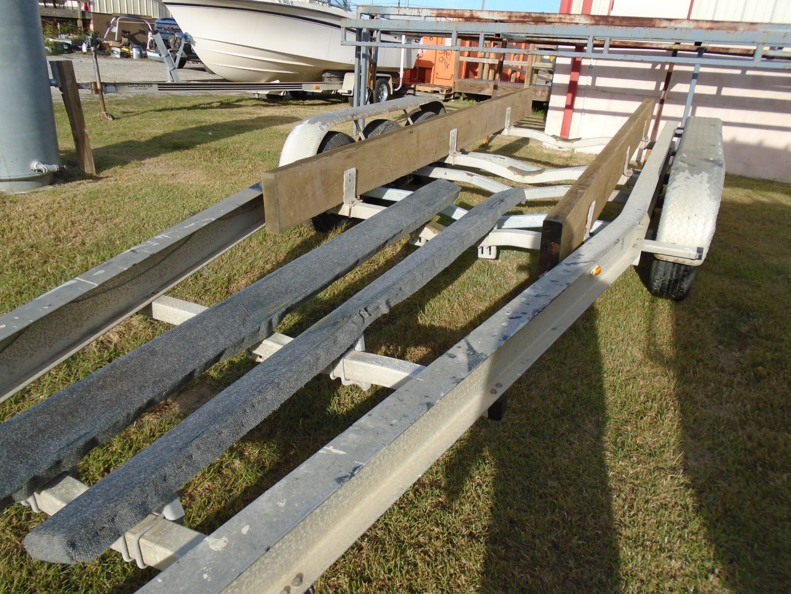 USED MAGIC TILT 27'28'29'30'31'32' TRIPLE AXLE ALUMINUM BOAT