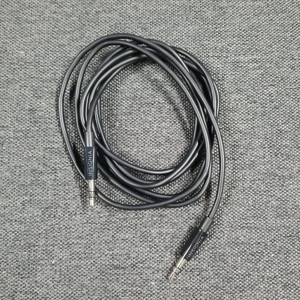 Insignia 6ft / 1.83m Low Profile 3.5mm Stereo Audio Cable Black NS-MH32-C Foto 3 de 3