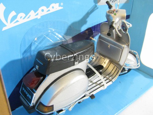 Vespa P200E 1/12 Scale Silver Diecast Scooter Model NewRay - Picture 10 of 12