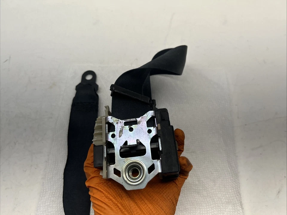 OEM Front Right Seat Belt Retractor FOR 2003 2004 2005-2008 BMW Z4 E85 33009759 - Image 3 of 4