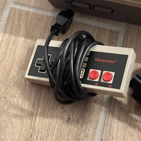 Nintendo NES Entertainment System Console NES-001 w/ 3 OEM Controllers & Cables