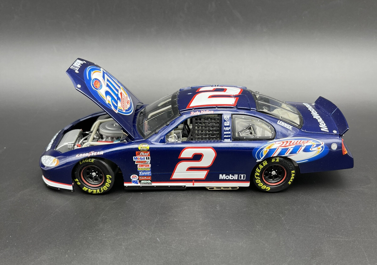 Rusty Wallace #2 Miller Lite 2004 Intrepid Club Car 1/24 NASCAR