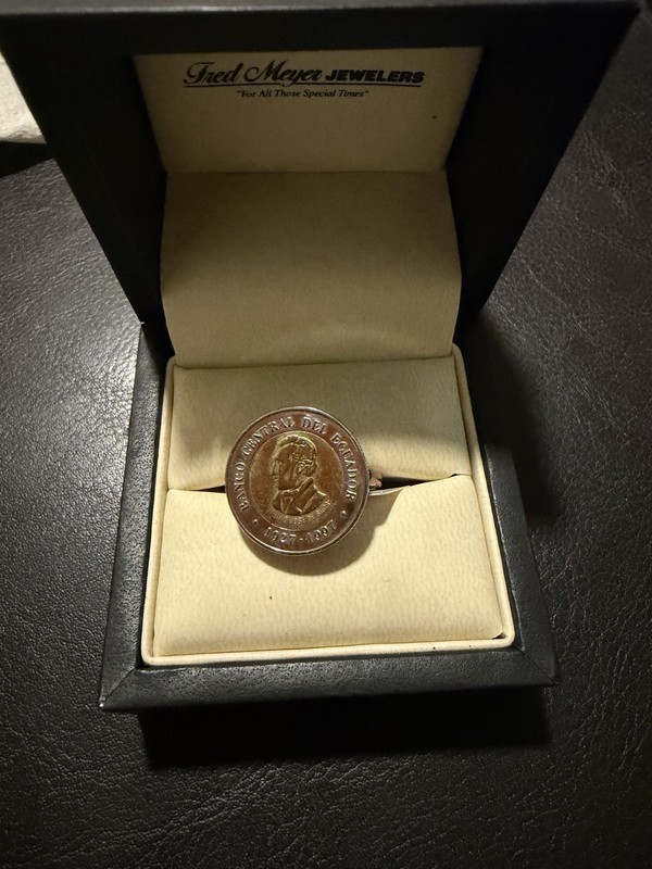 1997 10KT YELLOW GOLD ECUADOR COIN RING MIB UNUSED SIZE 8 4.4 GRAMS  1927-1997