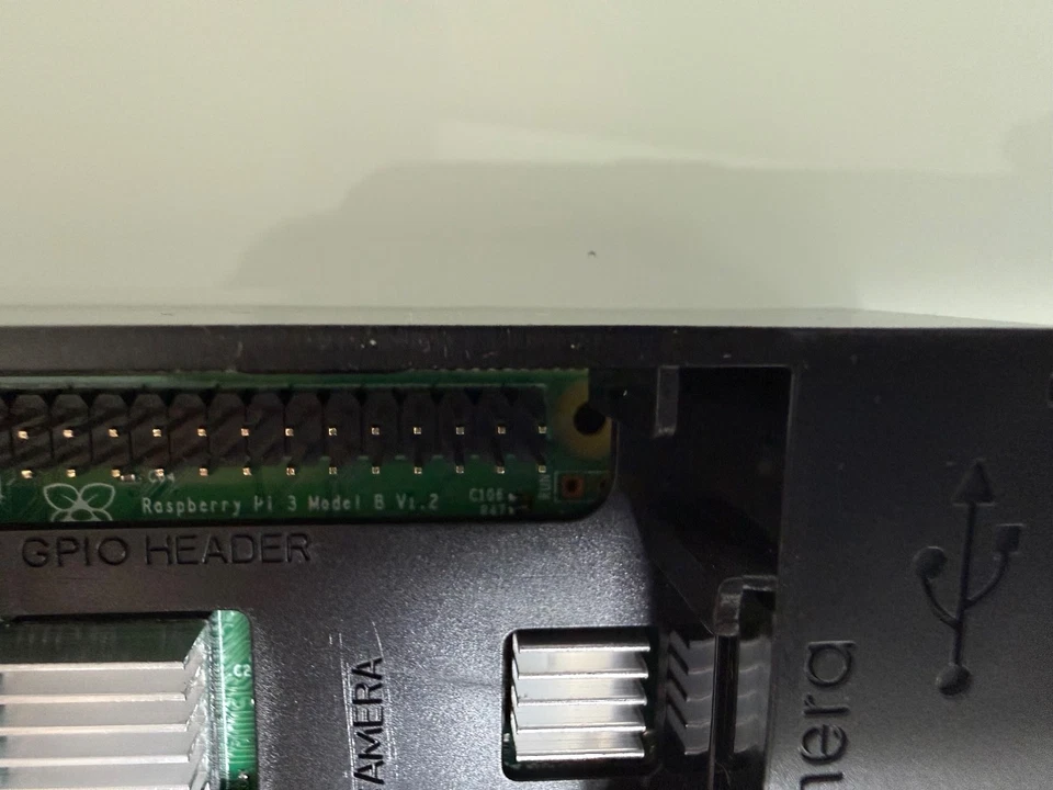 TOP - Raspberry Pi 3 B + Netzteil + Kamera + Kabel + 32GB + Gehäuse + Kühler - Bild 2 von 4