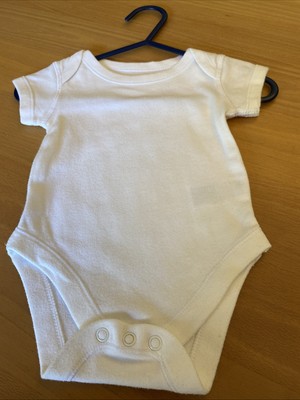Baby Jungen Kleidung 0-3 Monate M&S Weiß Baumwolle Kurzarm Druckknopf Weste Oberteil