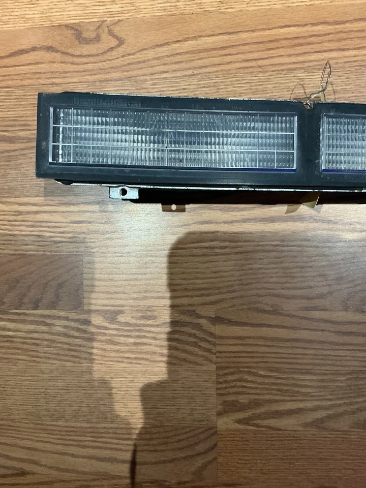 Lente lámpara señal de giro delantera derecha Mopar NOS 1977-78 Dodge Diplomat 3881654 Foto 2 de 4