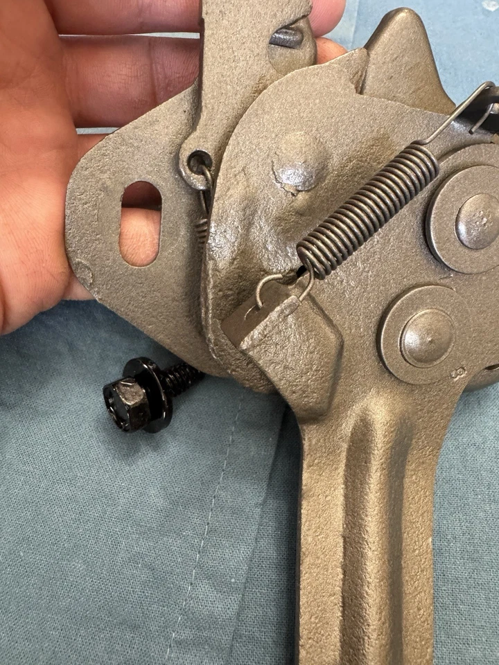 Mopar 1973 - 1974 年普利茅斯勇敢的掸子木闩锁组件二手 Oem 重绘 — 第 4/4 张图片