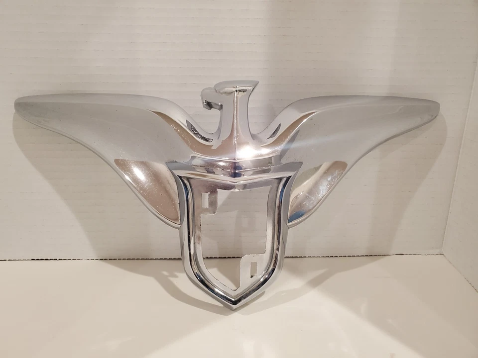 Chrysler Imperial 1955 1956 cabezal parrilla emblema 1599125 muy bonito Foto 2 de 4