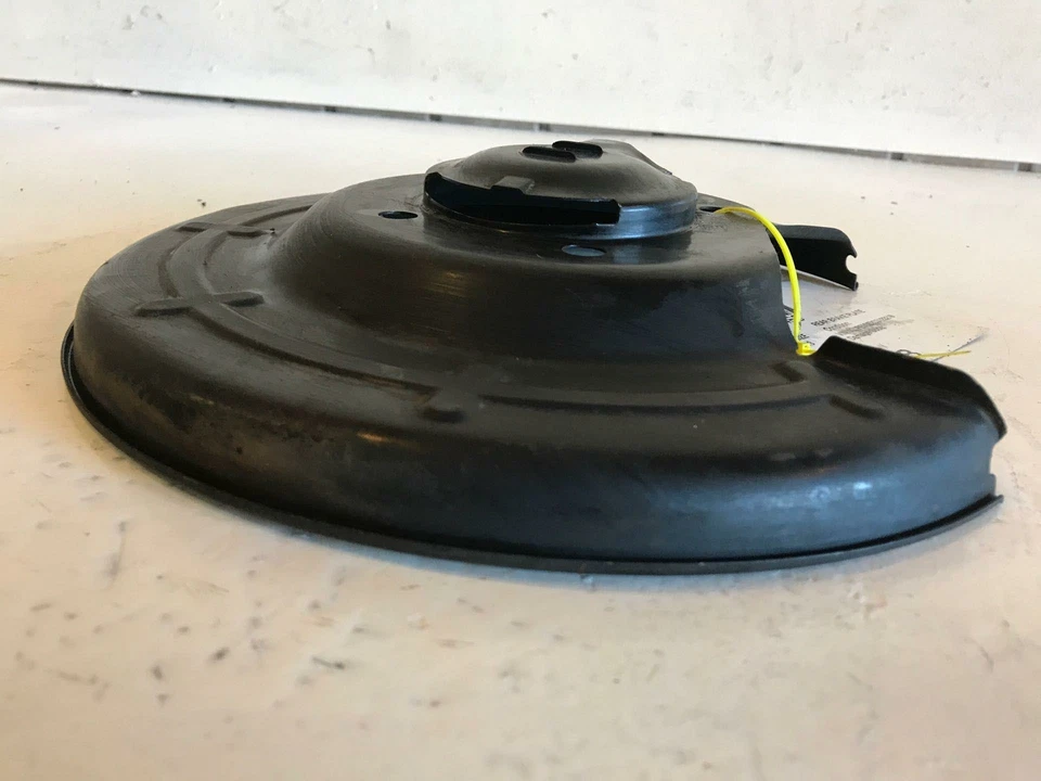 Chevrolet Cruze 2013 placa de respaldo de freno trasero protector contra el polvo pasajero derecho usado Foto 4 de 4