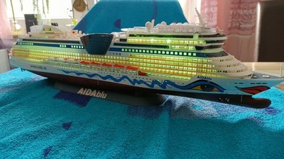 Aida Blu,Standmodell mit LED Beleuchtung+RGB,1:400,63 cm lang,top!