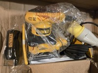 110v DEWALT Palm sander quarter sheet with dust bag 230w