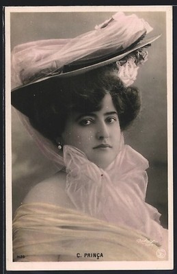 Ansichtskarte Schauspielerin C. Princa, Portrait mit Hut 