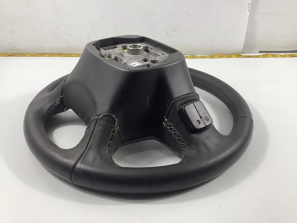 Volante Chevrolet Equinox 2015-2019 con interruptores controles 23278606 OEM. Foto 3 de 4
