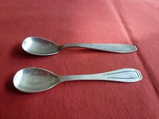 2 PETITES CUILLERES BEBE  METAL ARGENTE