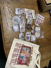 TAYLOR SWIFT / Lot of Memorabilia- Photos Stickers Bracelets / SEE ALL PHOTOS