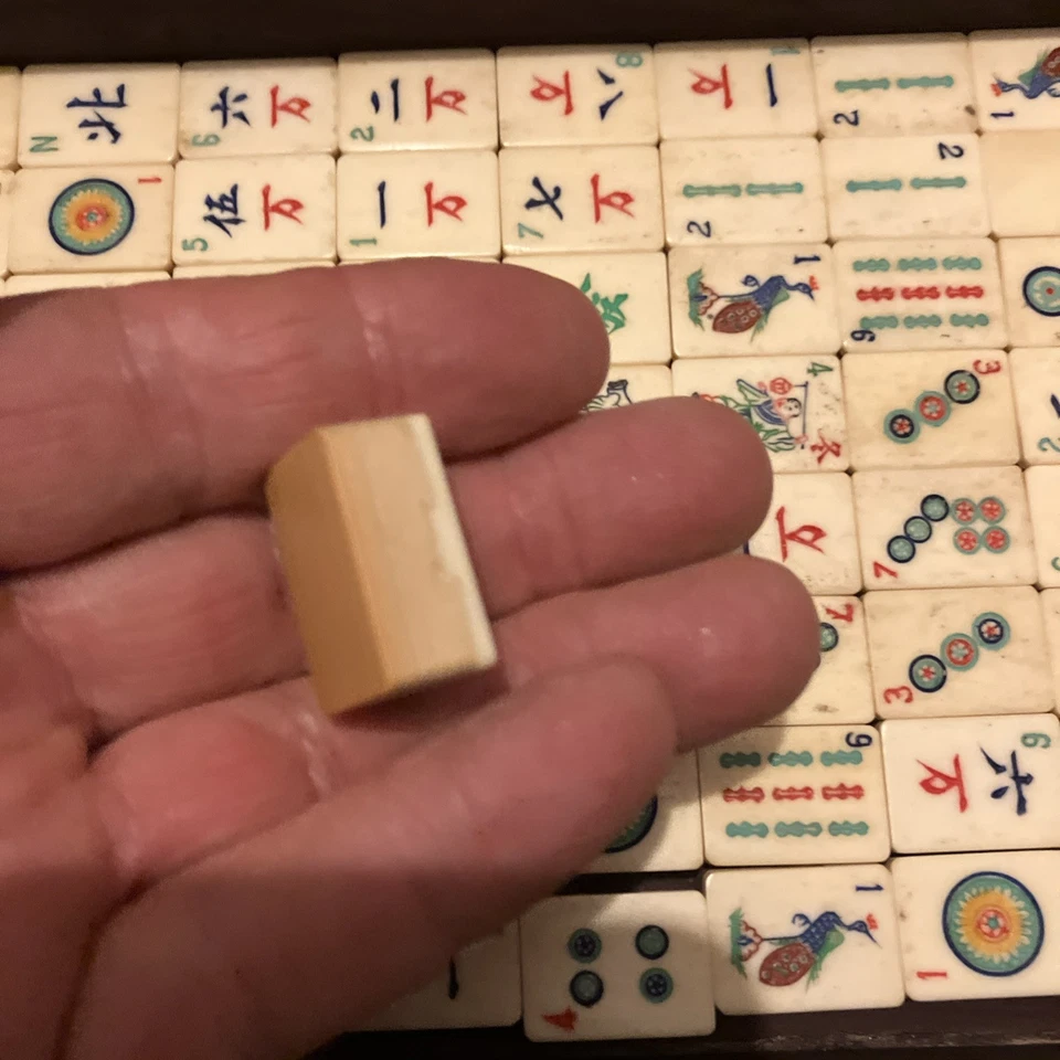 Mahjong Set Oriental Dark Wood Box 152 Tiles 4 Token Mah Jong Jongg Vintage Rare - Image 4 of 4