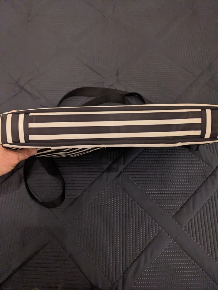 Bolso Kate Spade Lap Top Negro/Blanco Rayas Horizontales Cierre de Cremallera/2 Exterior... Foto 3 de 4