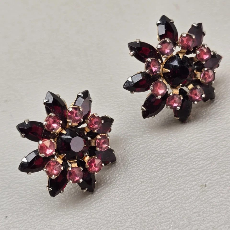 Lote de 2 Pendientes Vintage Estrás Tornillo Trasero Aurora Boreal Rojo Rosa Floral Foto 3 de 4