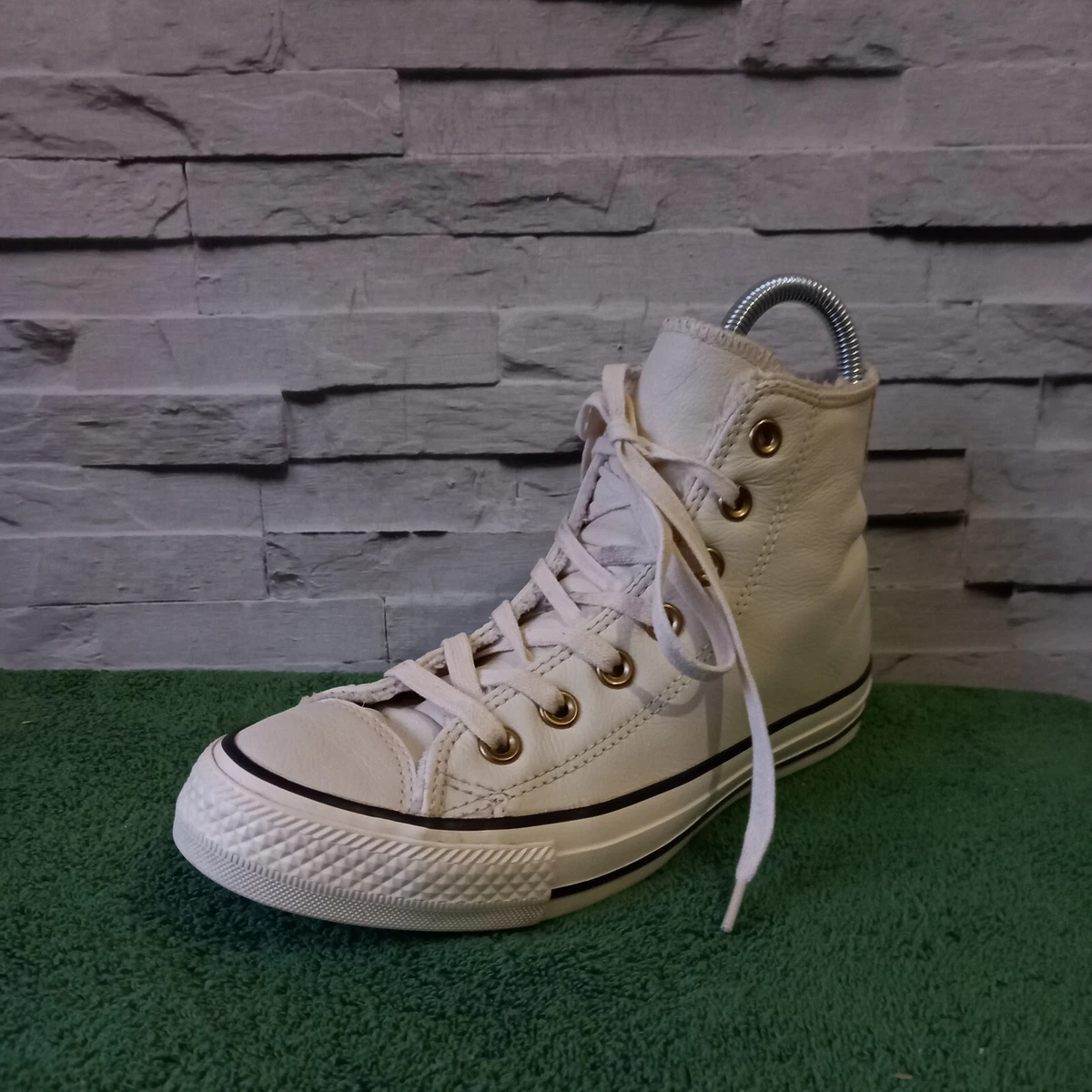 White high top converse top size 4