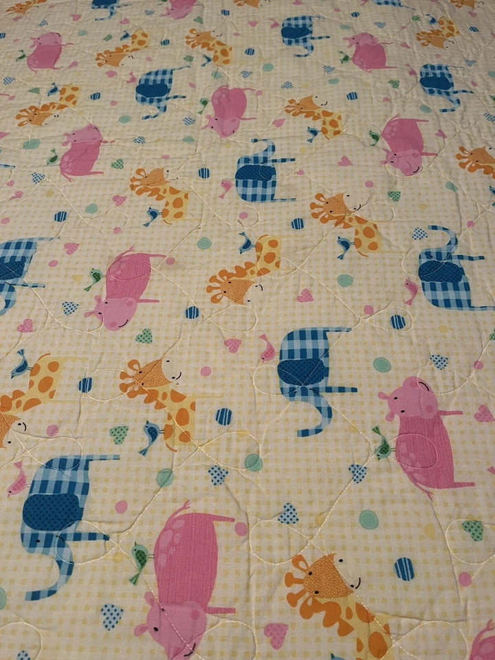 Colcha bebê laranja amarela girafa porcos elefantes pássaros 36”L X 48”L - Imagem 2 de 4