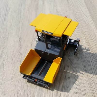 1/50 Scale VOLVO P6820D Asphalt Paver Diecast model Collection Toy