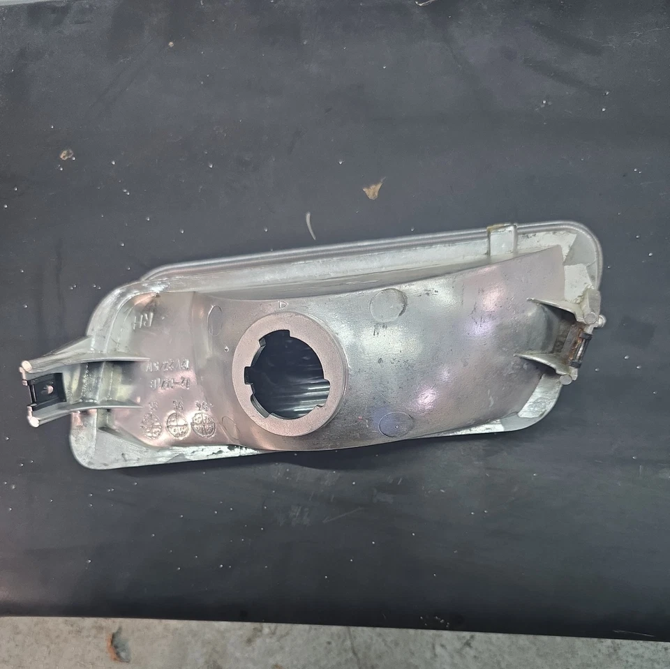 Luz de estacionamiento intermitente delantera derecha 92 93 94 95 Pontiac Grand Am TYC Foto 3 de 4