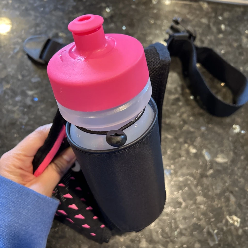 Nike Grande Fitness Cinturón para Correr 22oz Botella de Agua Negro/Rosa NUEVO Foto 4 de 4