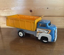 Vintage Wyandotte Metal Lift Dump Truck