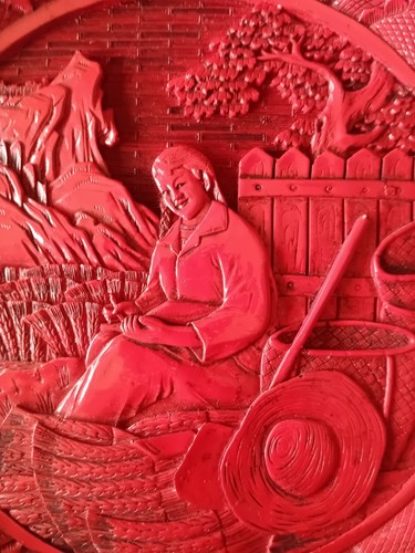 Piatto cinese laccato rosso intagliato con contadina Cina XX secolo - Foto 2 di 10