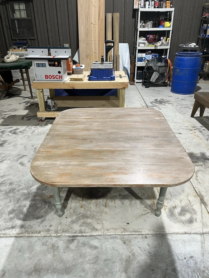 Mesa de pino corazón plegable en los laterales.  Pátina acabado lavado buen estado Foto 4 de 4