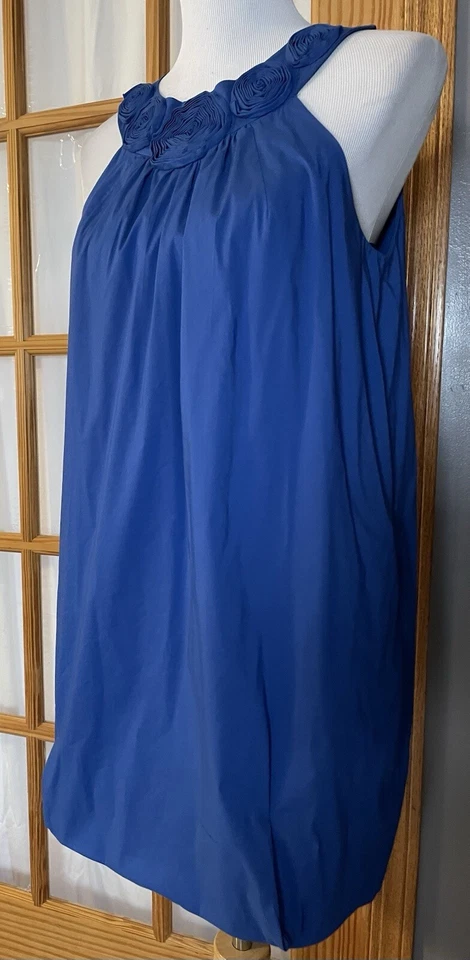 Mini Vestido para Mujer BCBG Maxazria Talla S Azul 3D Acento Floral Plisado Sin Mangas Foto 2 de 4