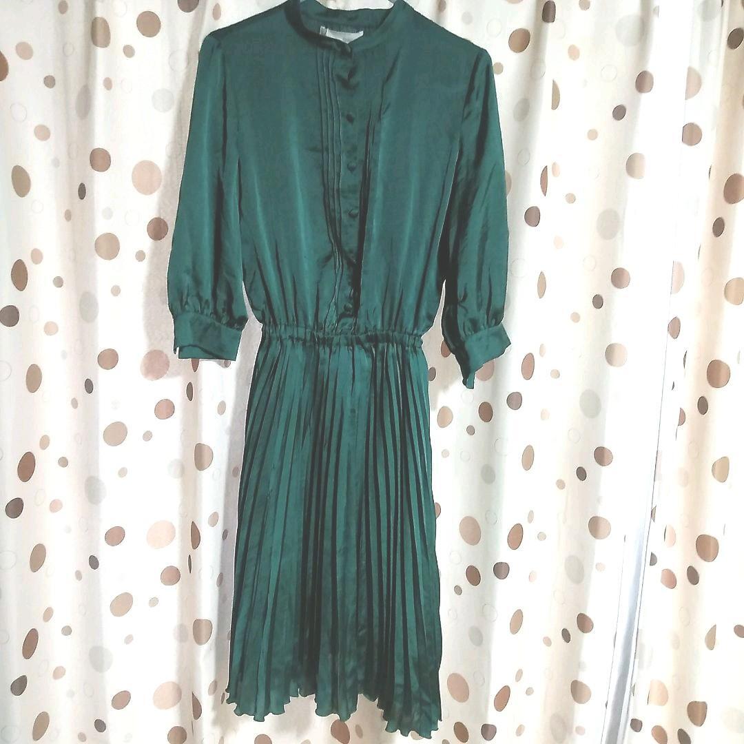 peggy green dress LANA BLEET Promo-2