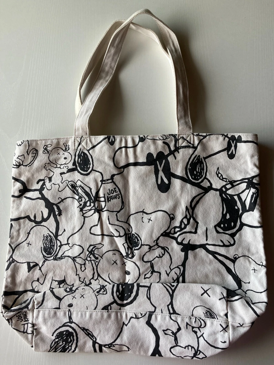 Tote bag kaws x uniqlo new arrivals