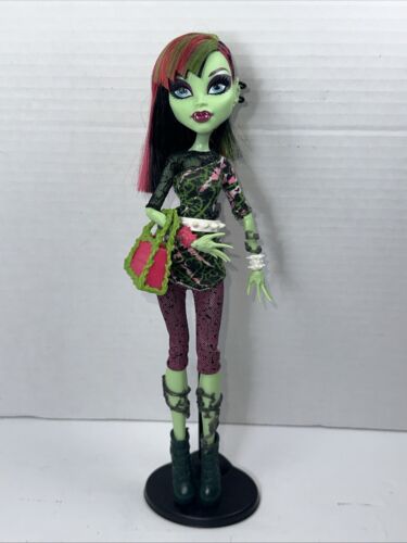 Venus McFlytrap Doll I Heart Love Fashion Monster High Purse
