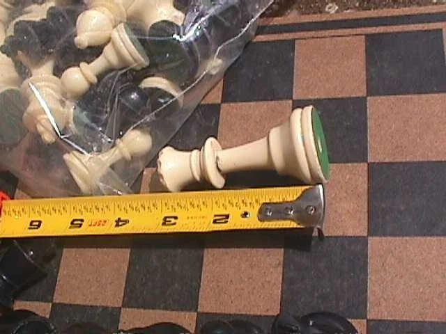 PLASTIC CHESS PIECES - Image 4 of 4
