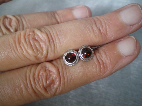 Baltic Cherry Amber stud earrings, 4.5mm round, 1.2 grams of 925 Sterling Silver - Picture 2 of 10