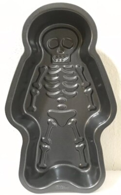 Wilton Halloween Skeleton Cake Pan Mold Non-stick Easy Release 2105-8923 