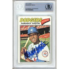 Manny Mota Signed 1977 Topps #386 LA Dodgers Beckett BAS Slabbed MLB Auto Card