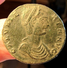 GALERIA VALERIA AE FOLLIS THESSALONICA ROBE NECKLACE R.VENUS L. APPLE DRAPERY