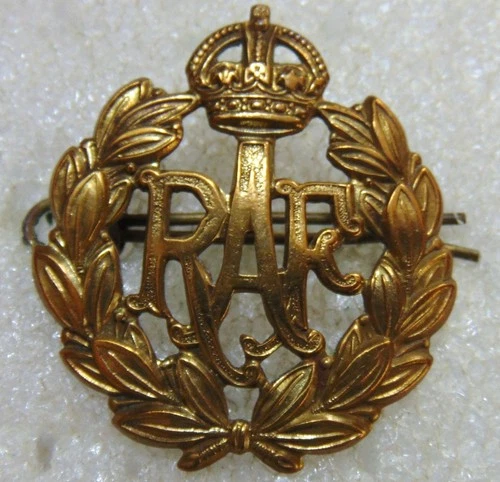 World War 2 Period RAF / Royal Air Force Brass Cap Badge