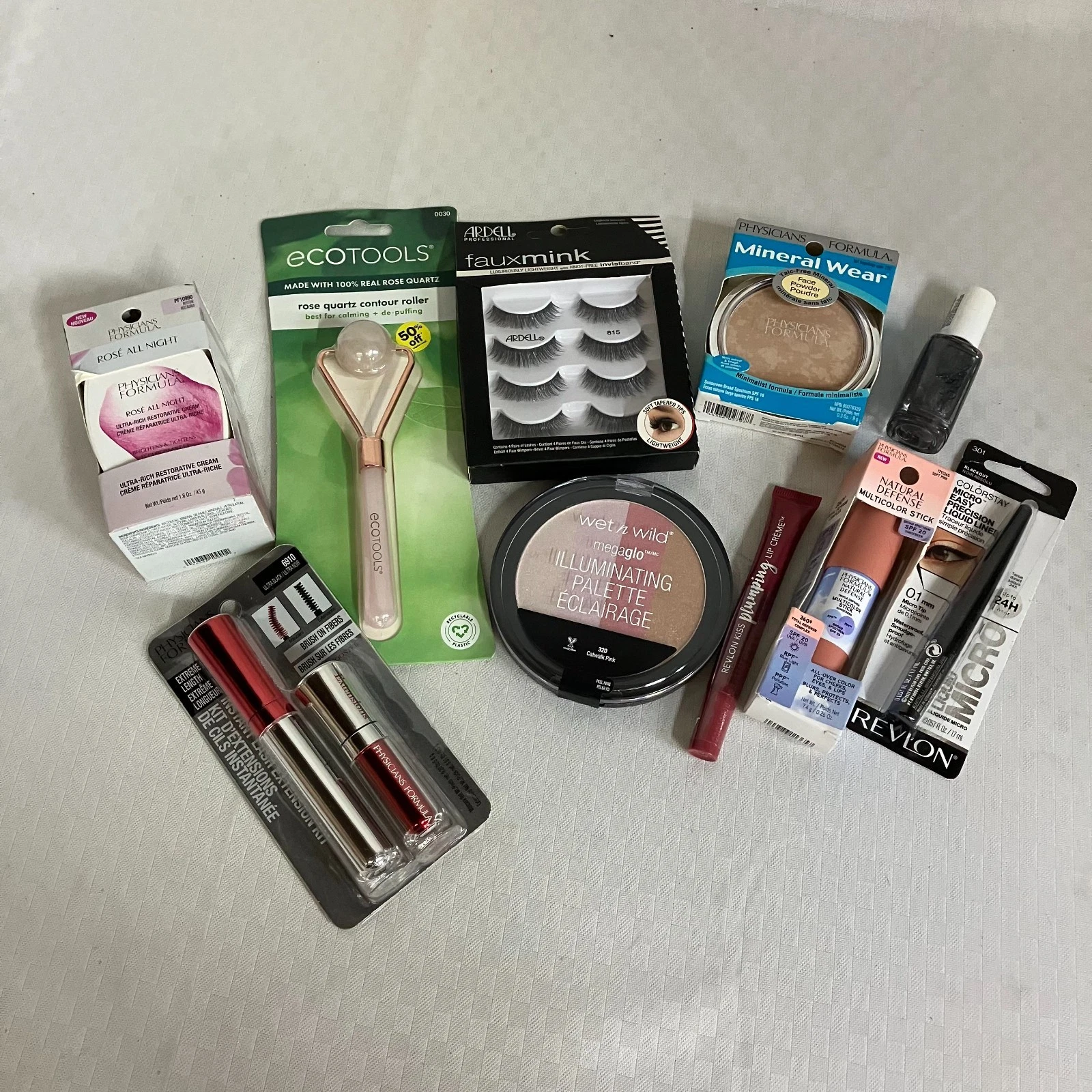 Makeup & Skincare Set Lashes, Lipsticks, Roller, Face Powder, Palette 10-Piece
Opens in a new window