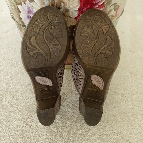 BORN Cut Out Tan Leather Slides Womens 8 M High Heels Sandal Shoes W22203 EUR 39 - Picture 22 of 24