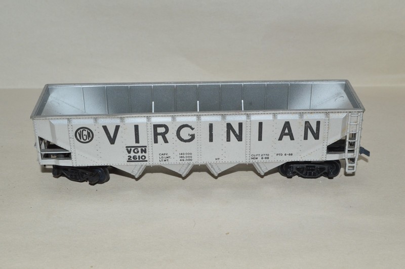 HO scale Tyco Virginian Railway 4 bay coal hopper car train