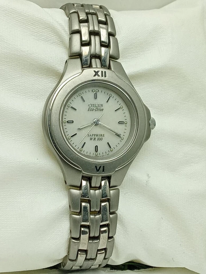 Reloj Citizen Sapphire Eco Drive Titanio Vintage Damas MR109AK4 Foto 2 de 4