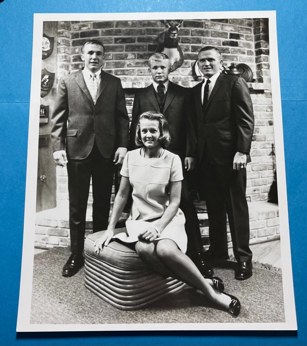 FRANK BORMAN APOLLO 8 FAMILY NASA SPECIAL INTEREST PHOTO BLANK BACK | eBay